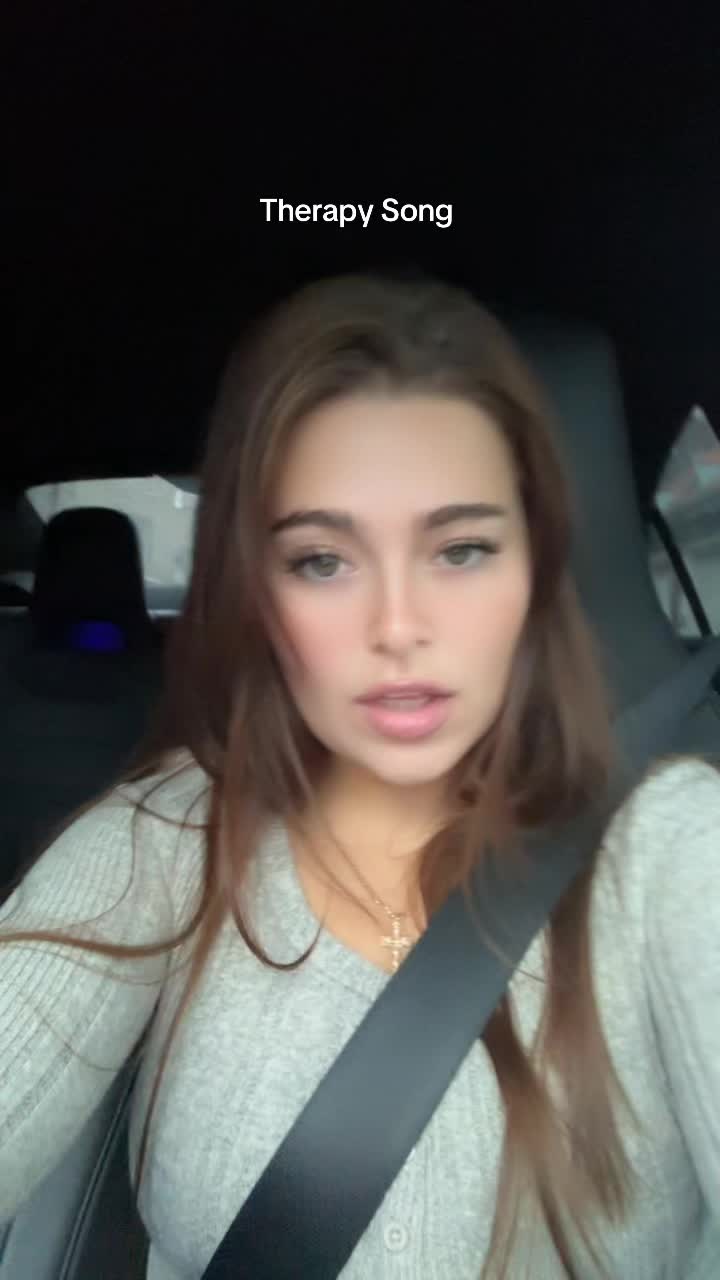 @𝐄𝐋𝐋𝐘