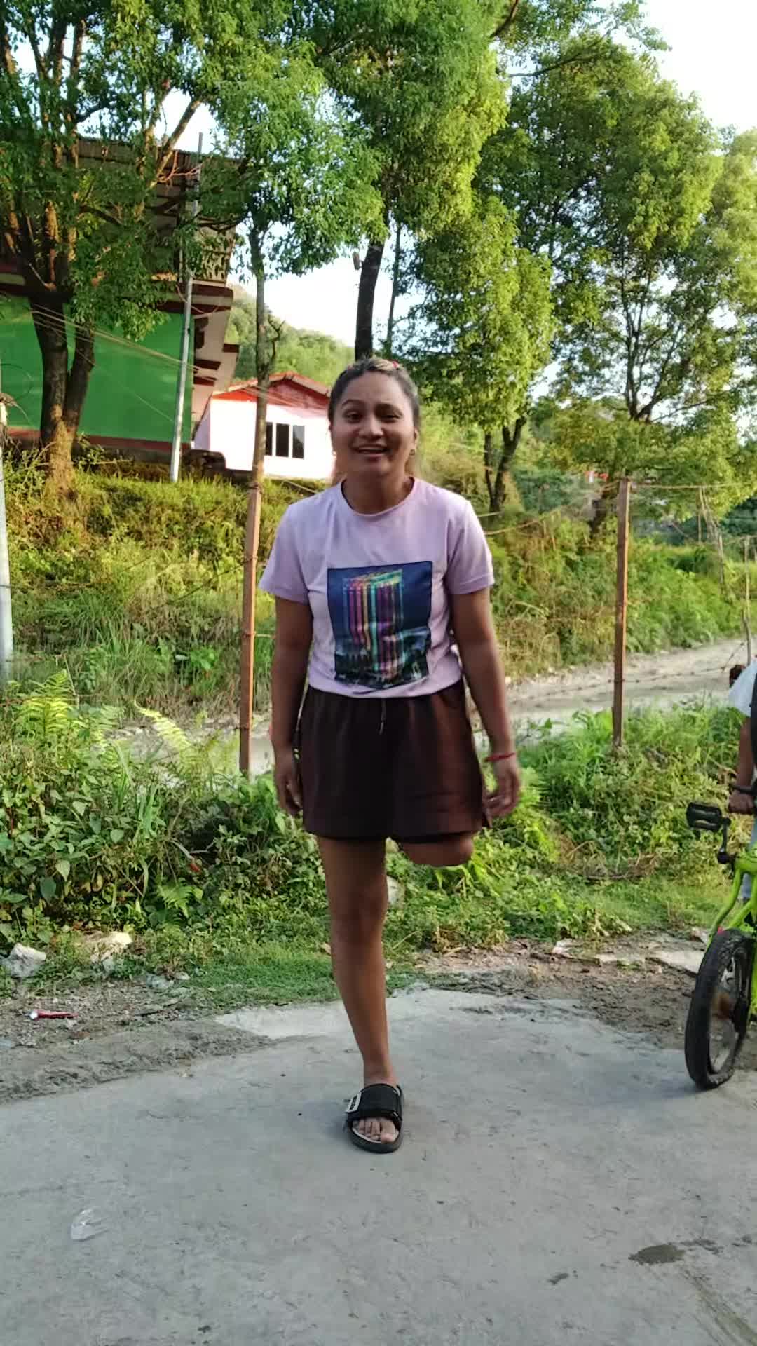 @one leg girl