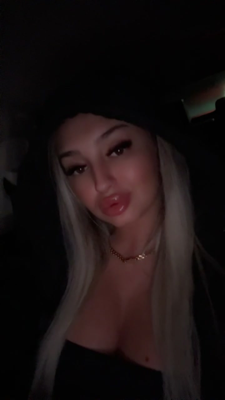 @Elennny