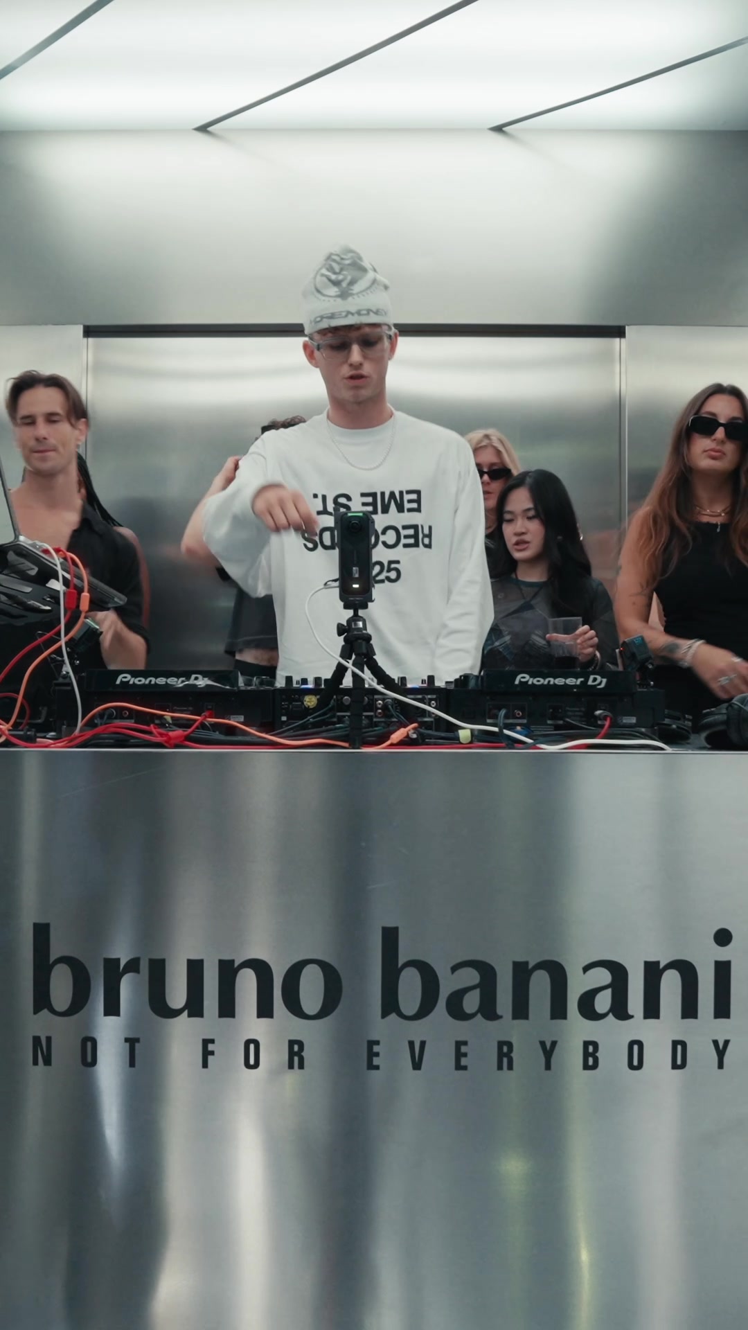 @DJ PREECIE