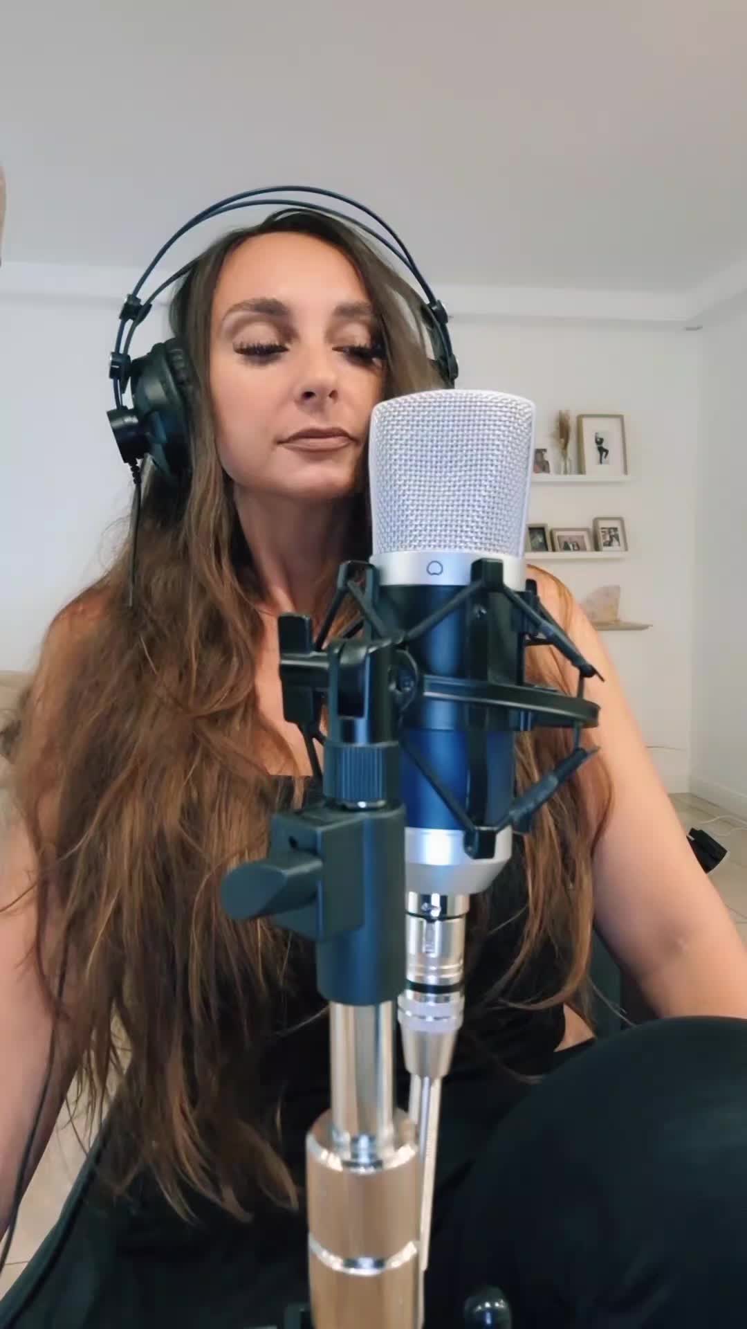 @Niny47443