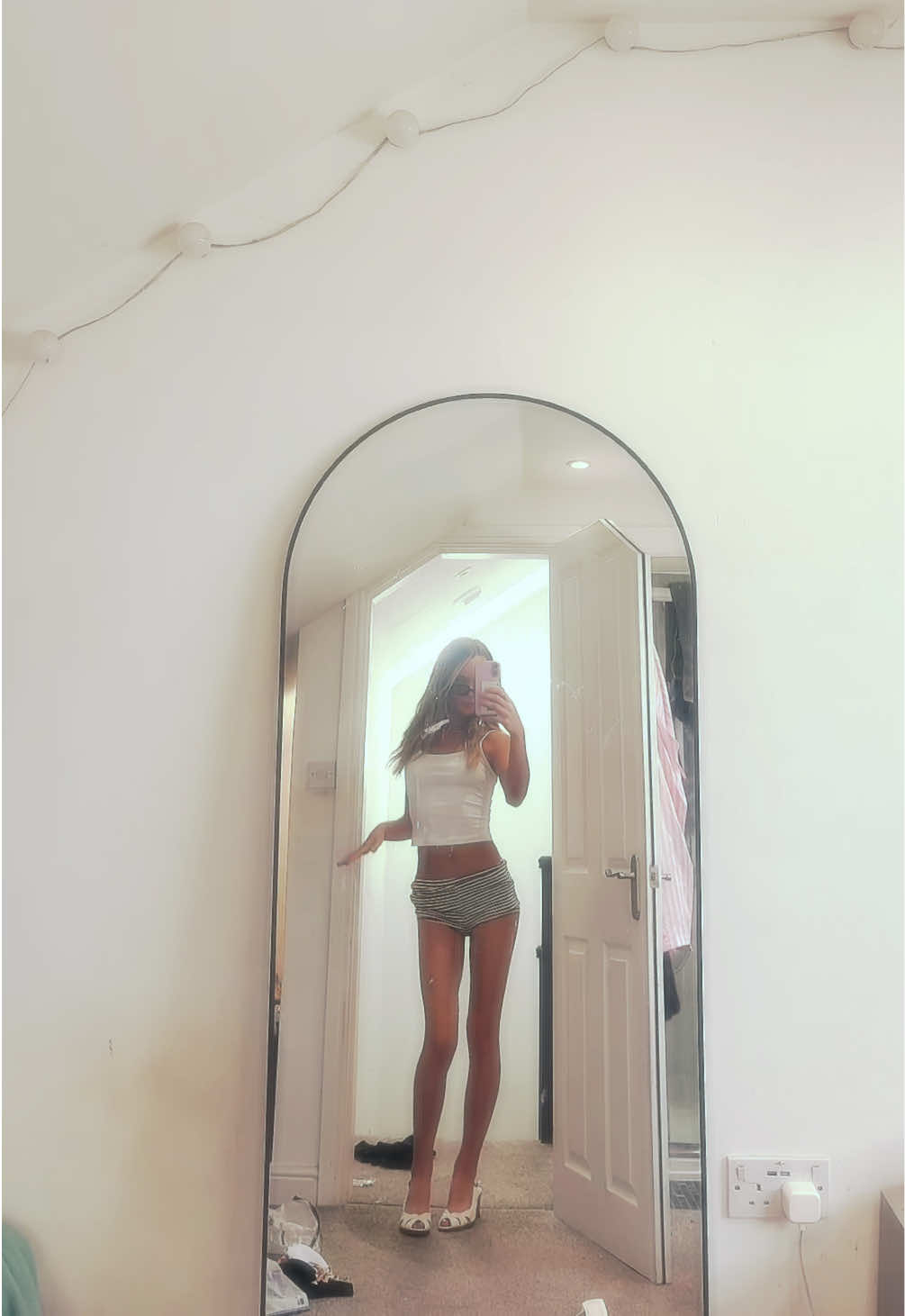 @anais