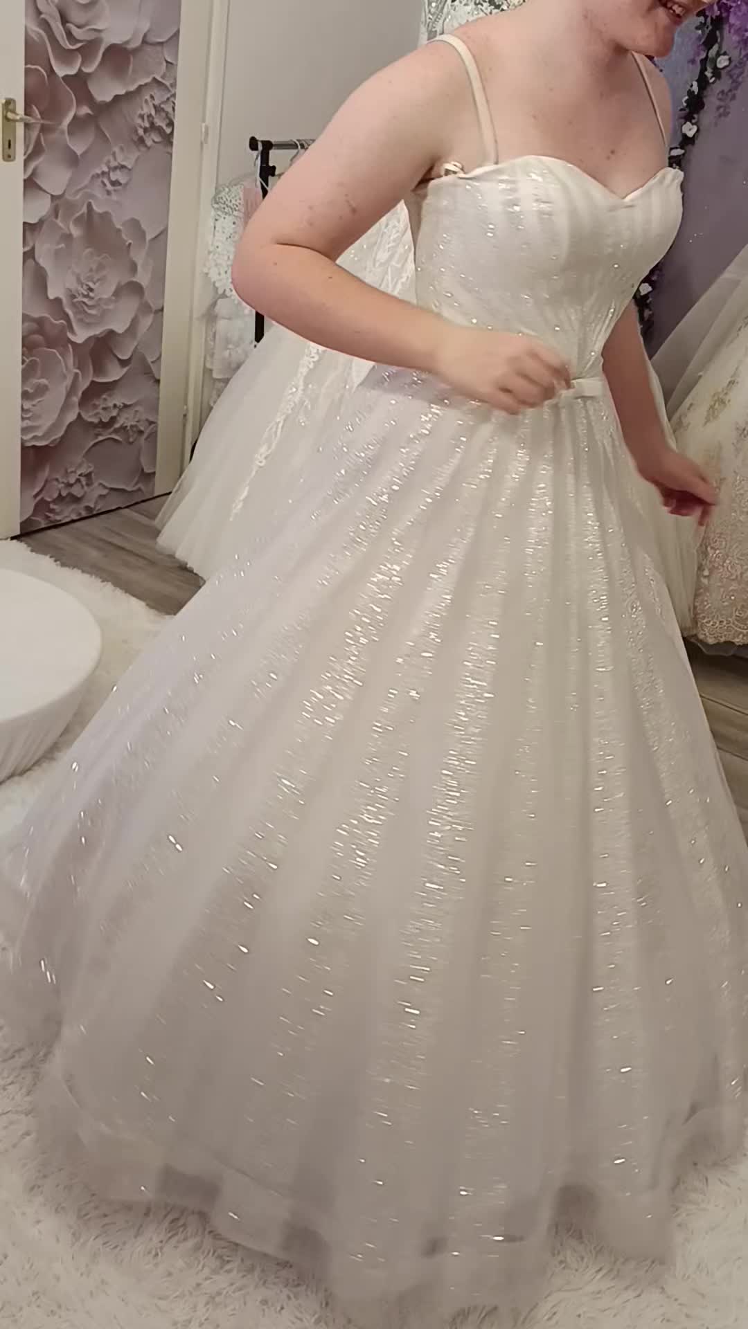 @Gy&ouml;ngyi Esk&uuml;vői Ruhaszalon