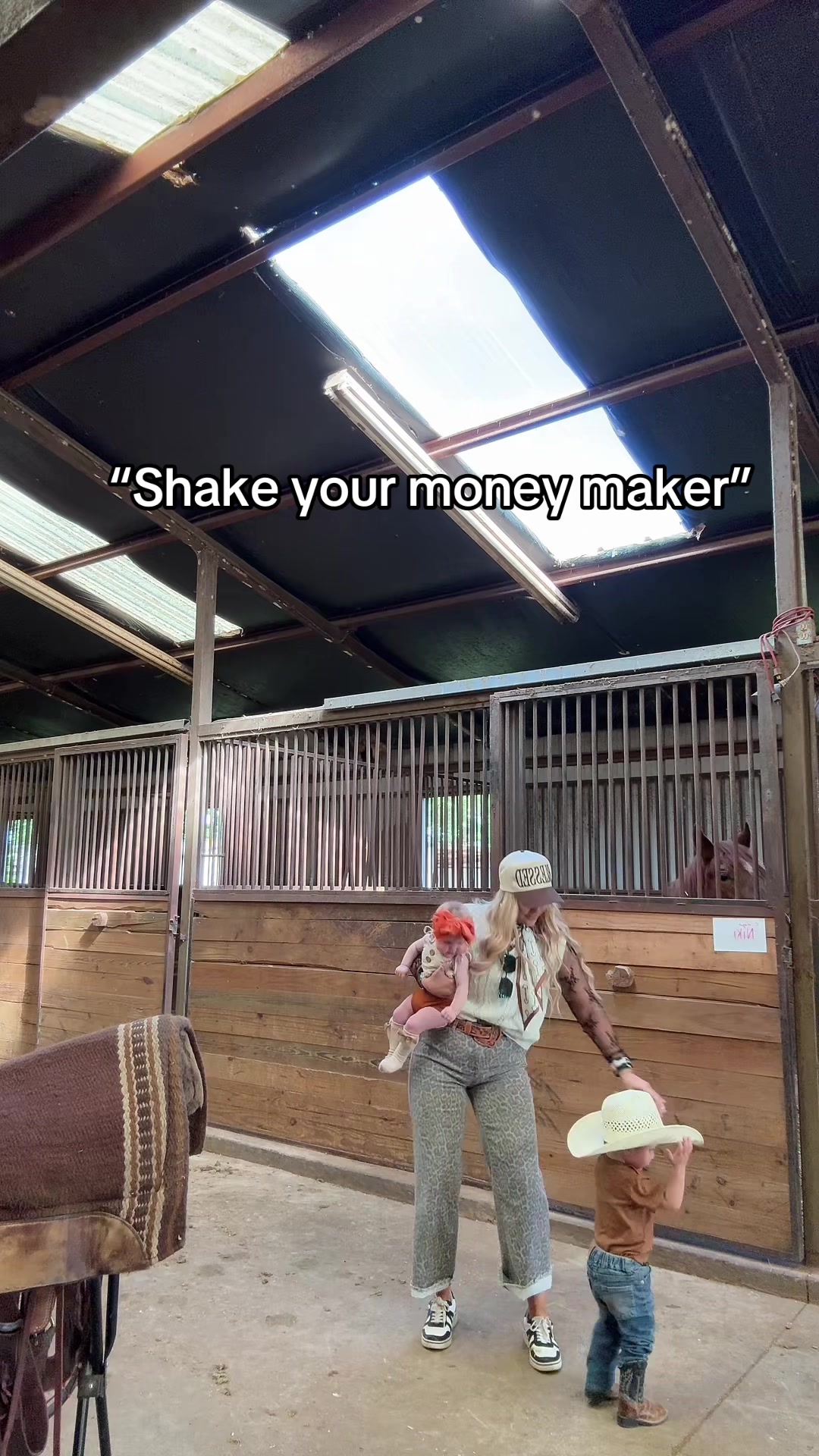 @HOLLY|RANCH WIFE & SAHM