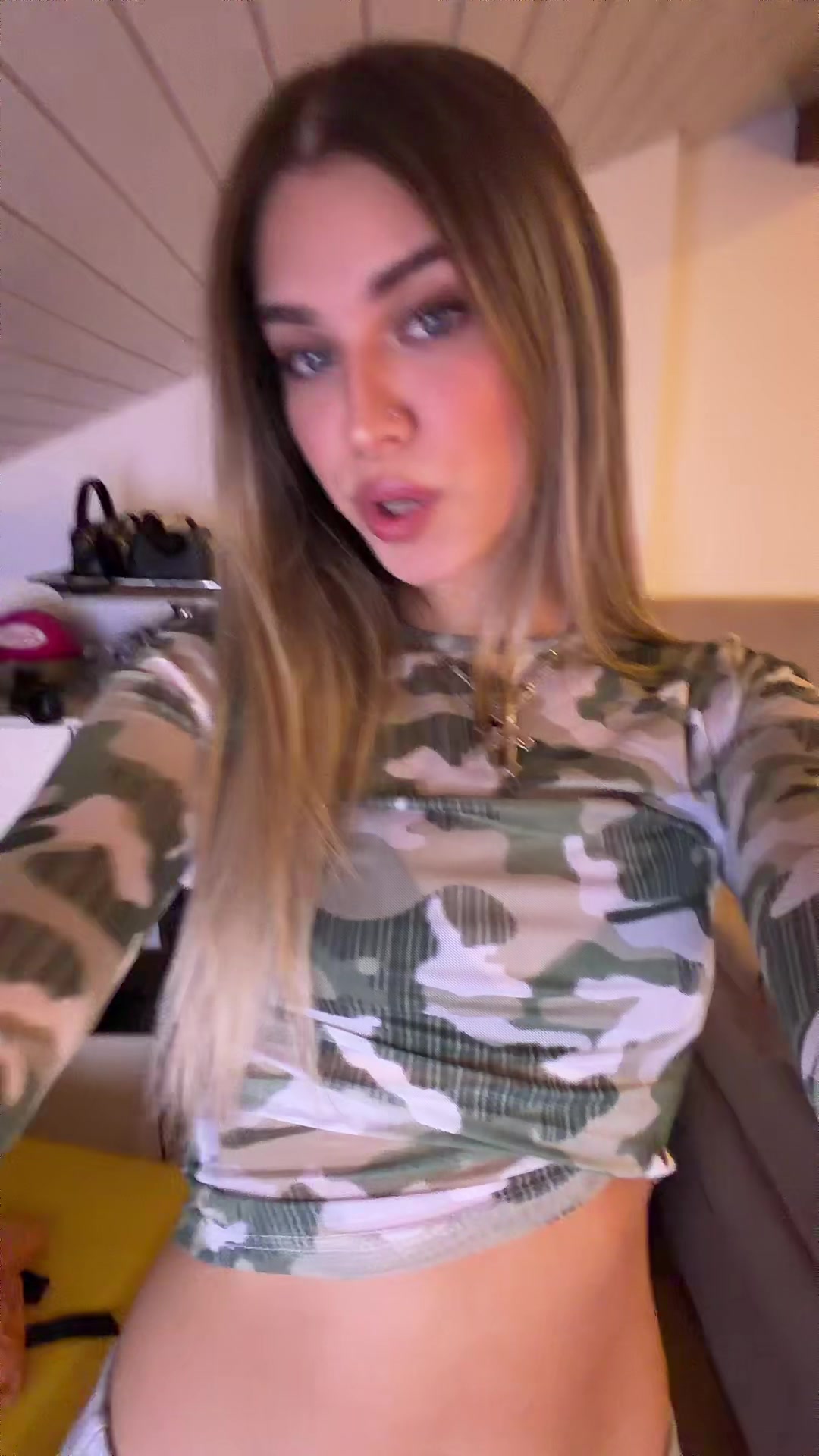 @⃟