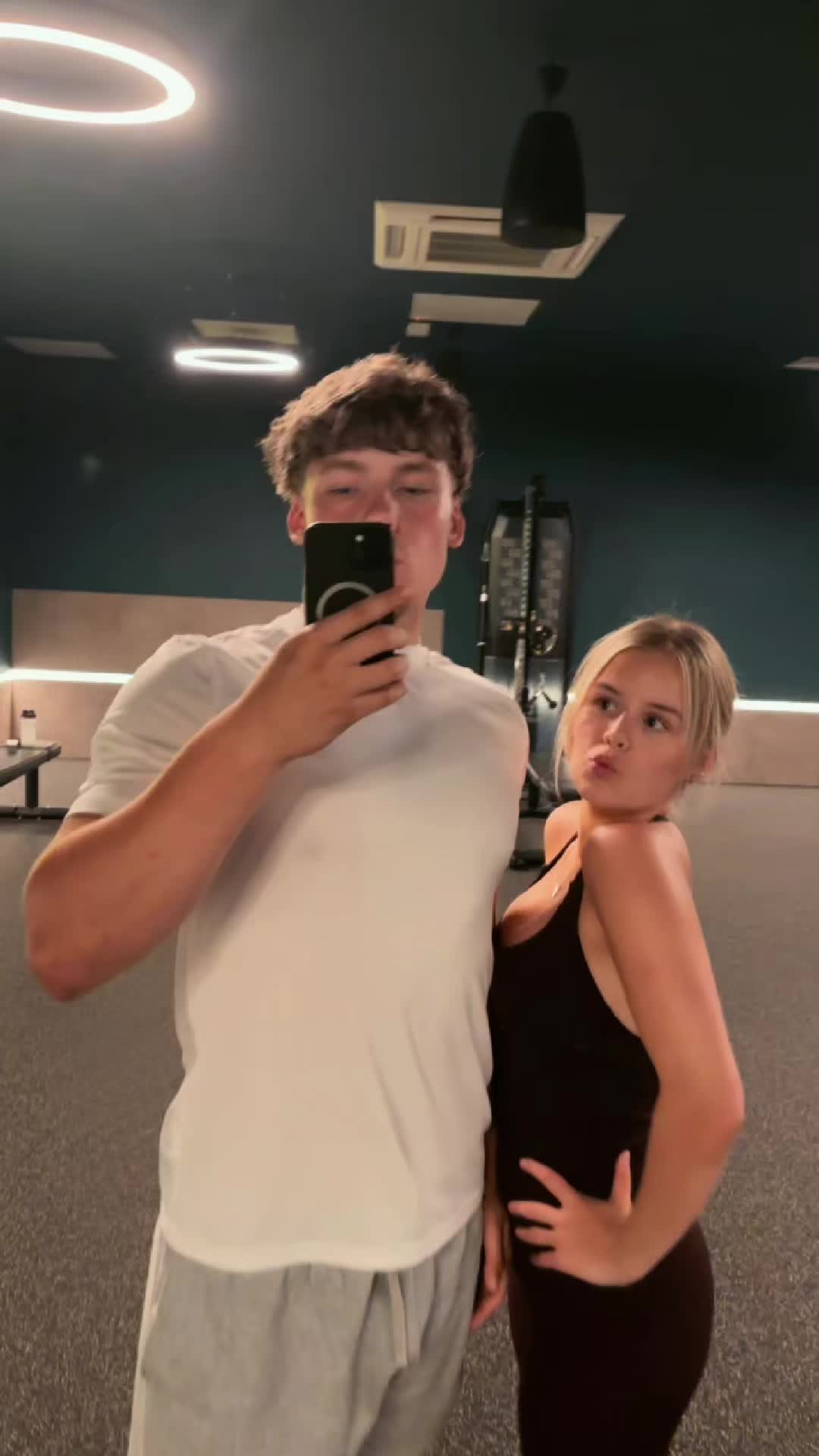 @𝐦𝐚𝐫𝐜𝐟𝐨𝐱