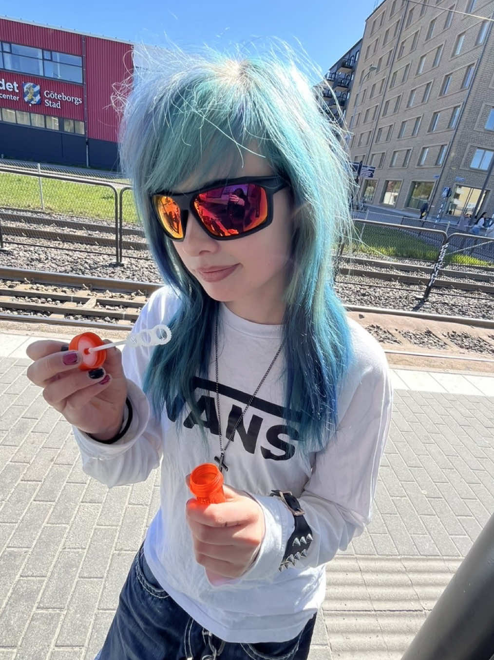 @Hilda (så nära får ingen gå)