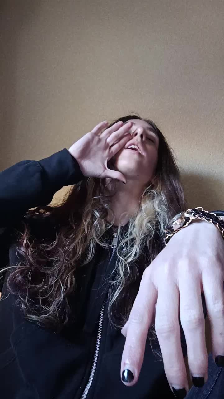 @la chica de la mirada matadora