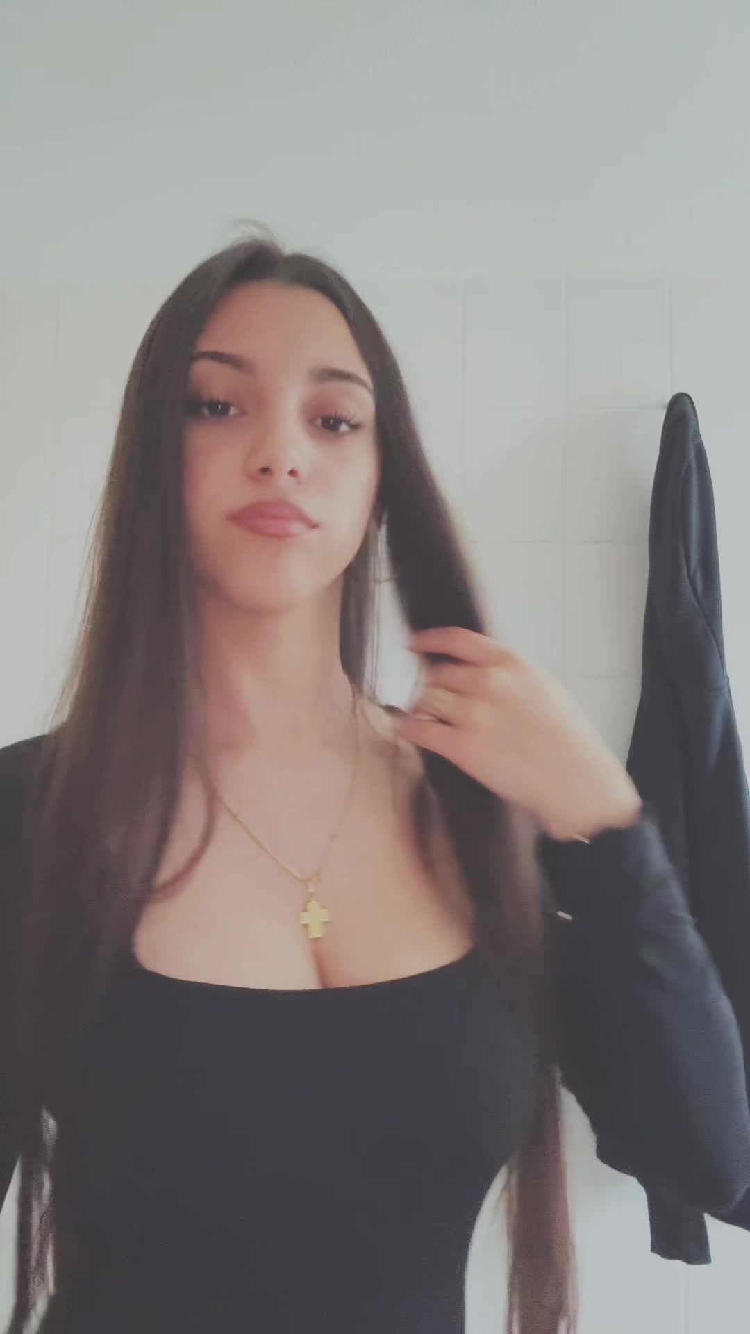 @Thereal𝓵𝓪𝓿𝓲𝓷𝓲𝓪💋