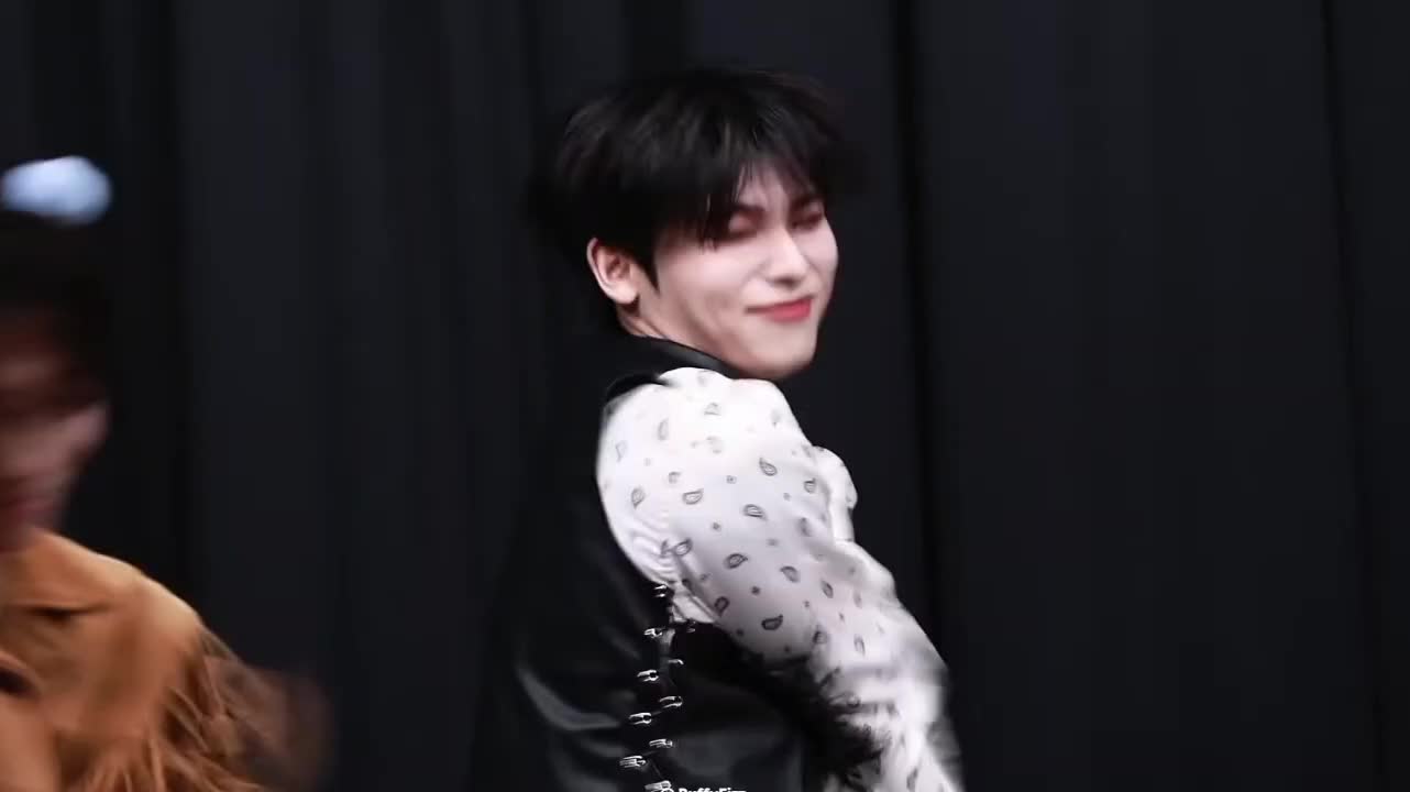 @Kpop Fancams🫧
