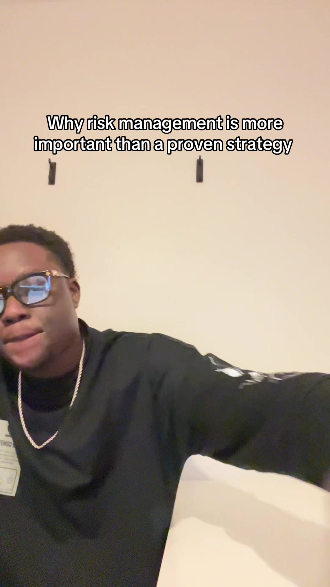 @R7%
