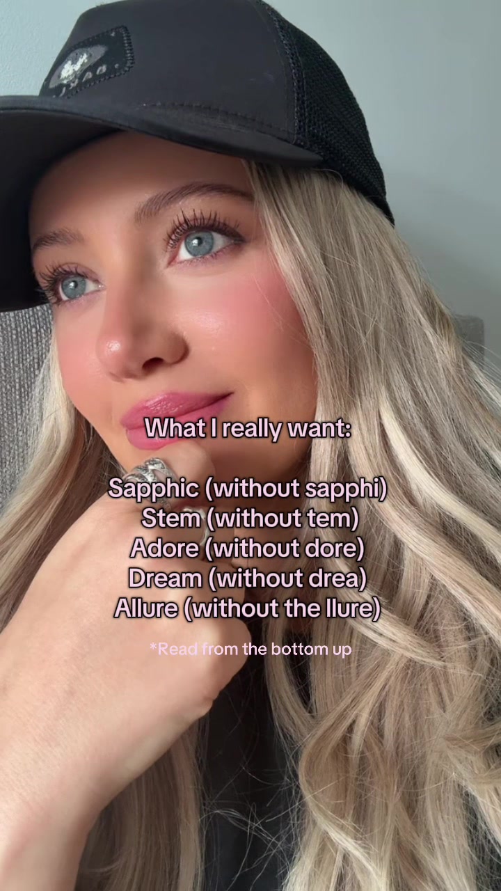 @Lisa J Evans sapphic author ⚢