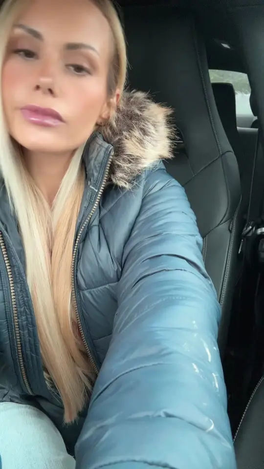 carly.mae.official (@carly.mae.official) - Urlebird