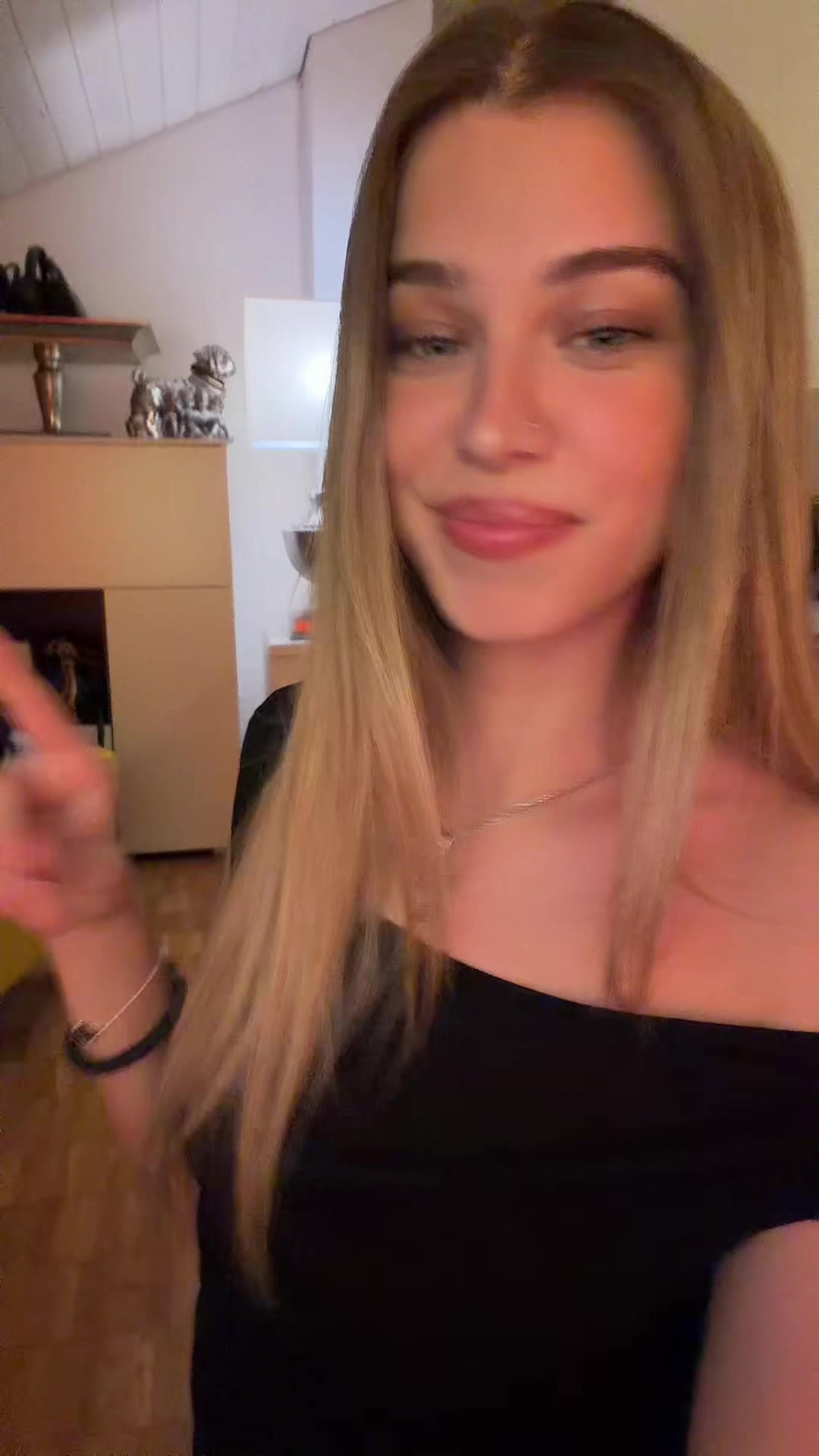 @⃟