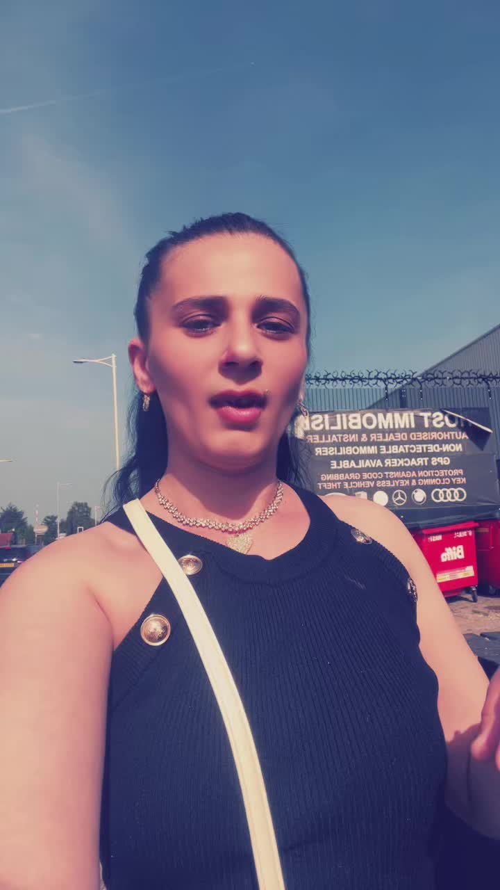 @Adriana Laura