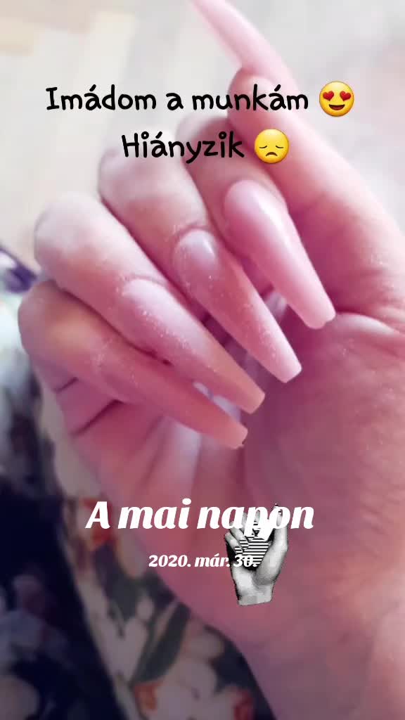 @Mónika