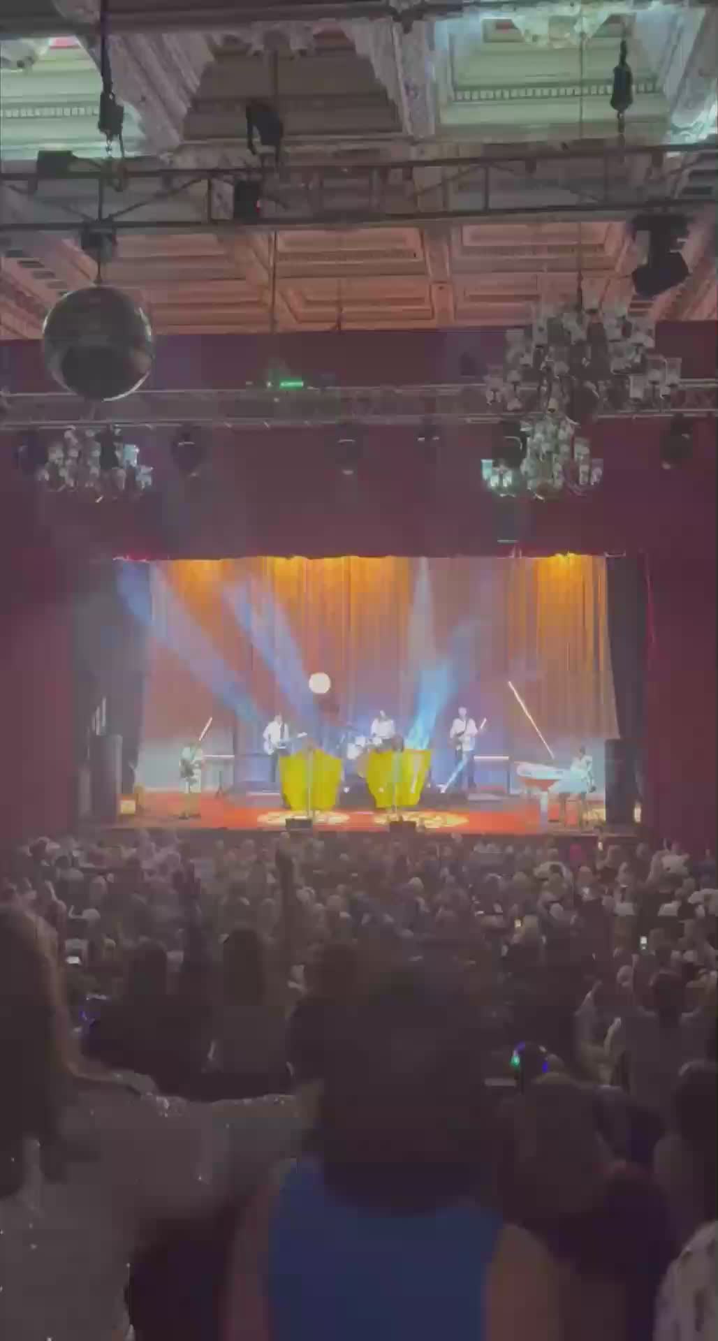 @Maniatheshow