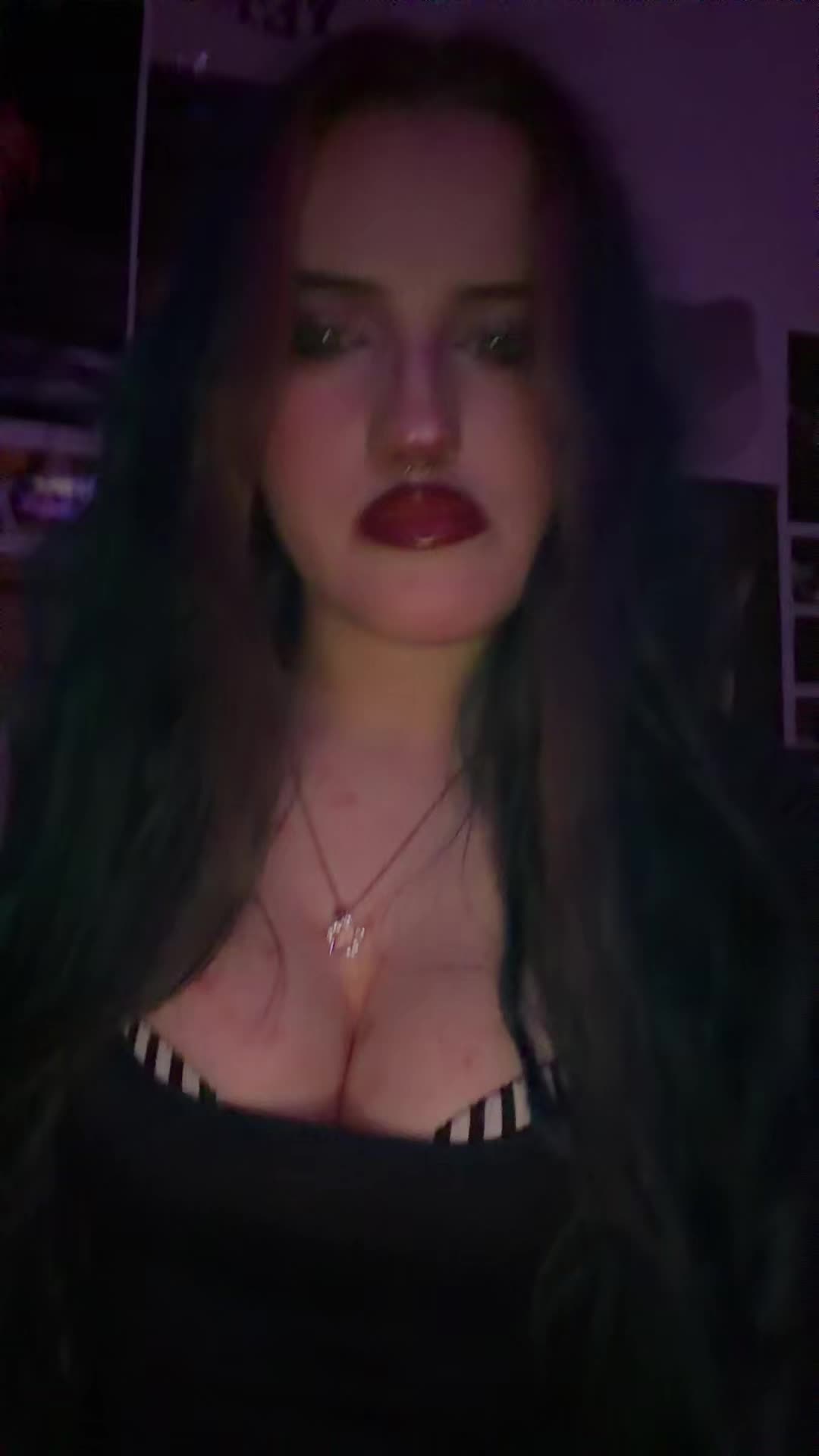 @Erin🧟♀️