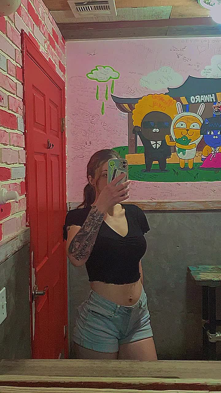 @iconicalivy