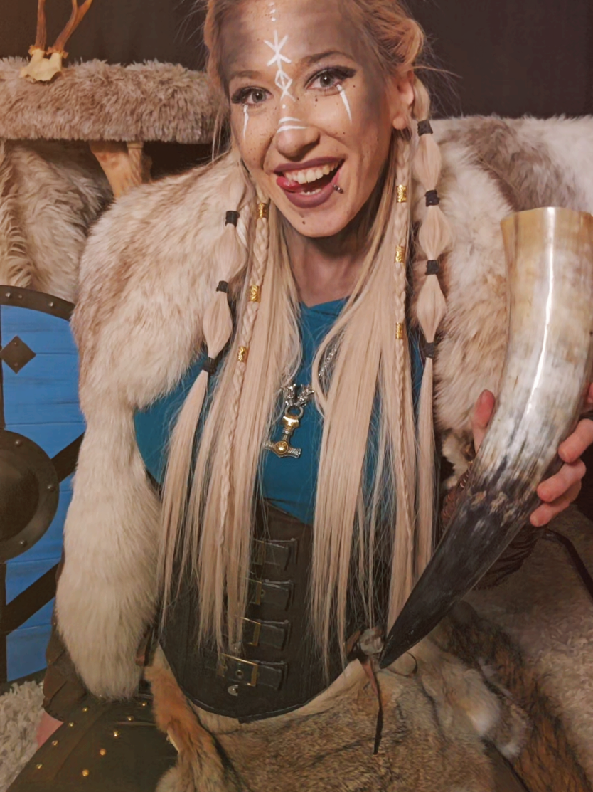 @VikingJulia