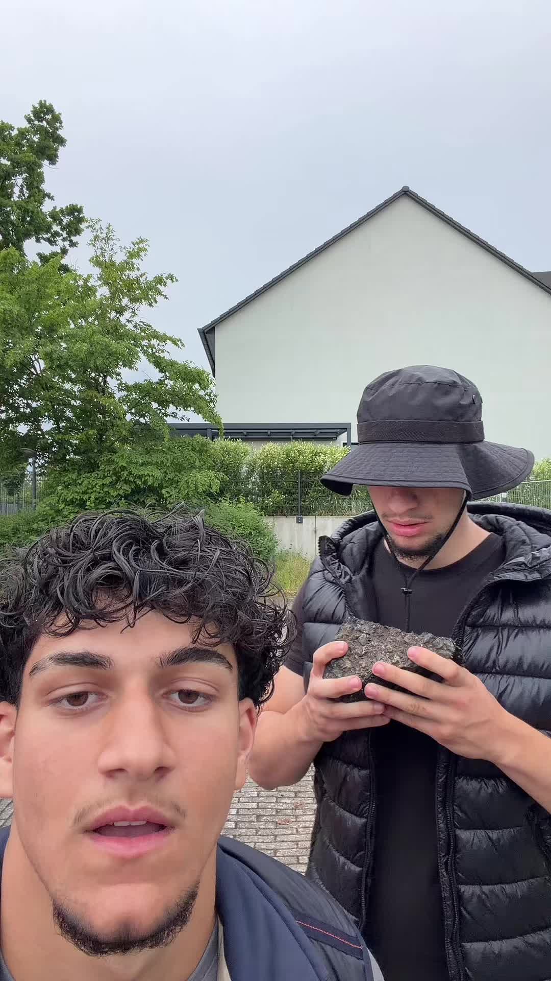 @MIT KOPF DURCH DIE DECKE