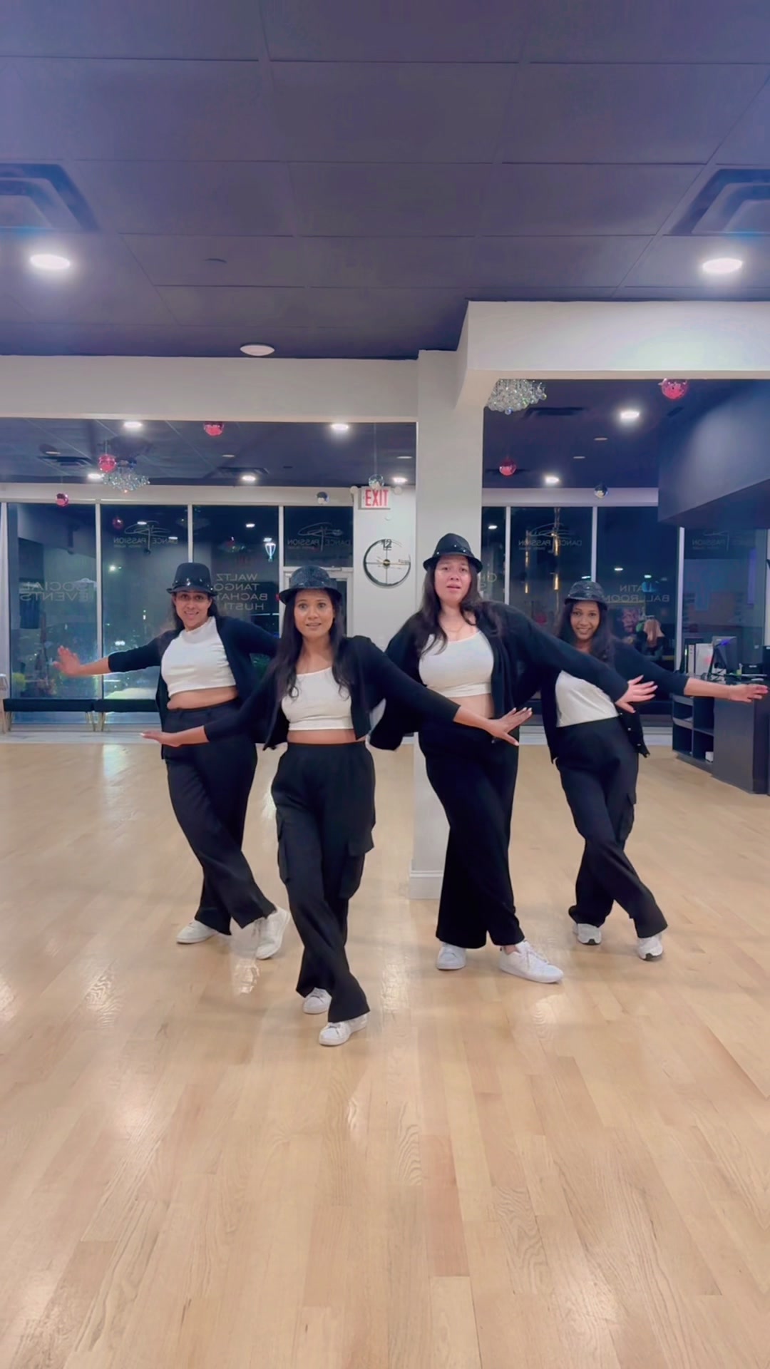 @Team love dance 💃🏻❤️