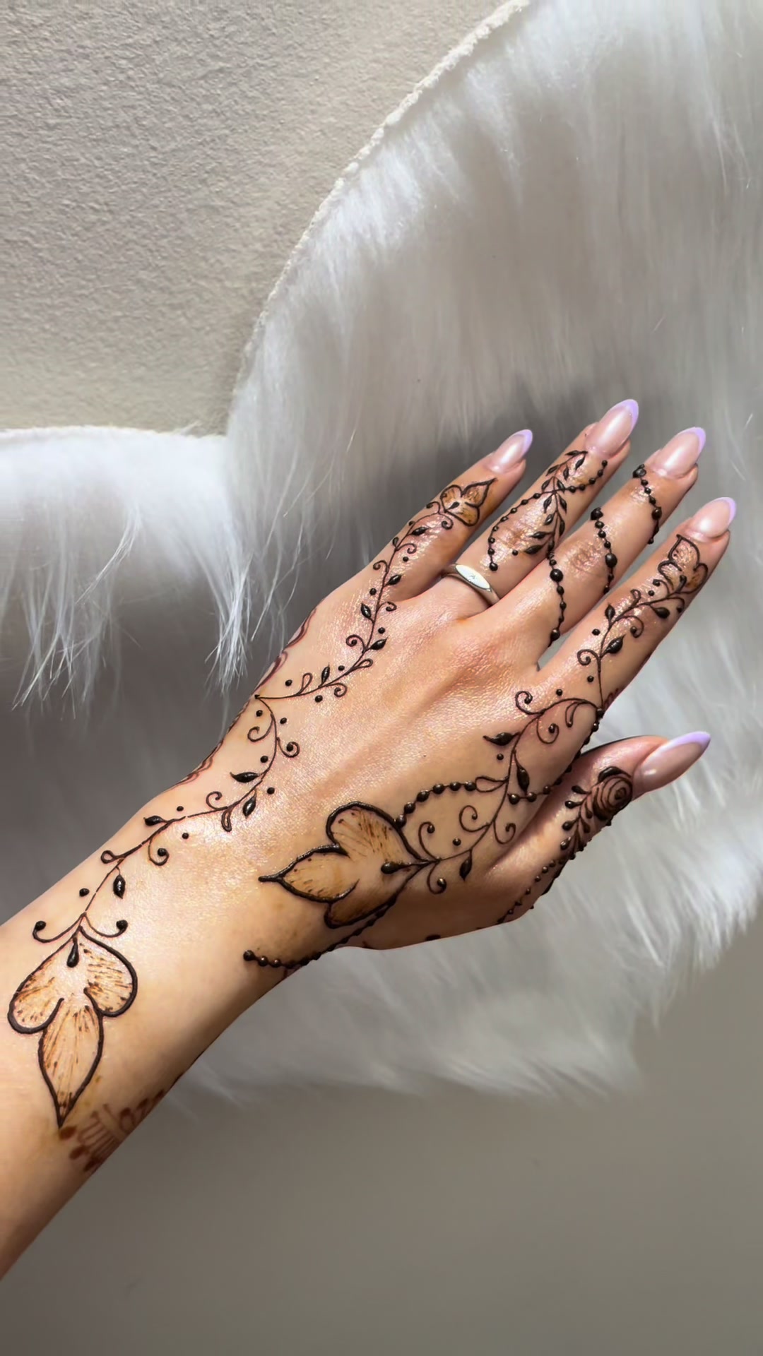 @charmsofmehandi