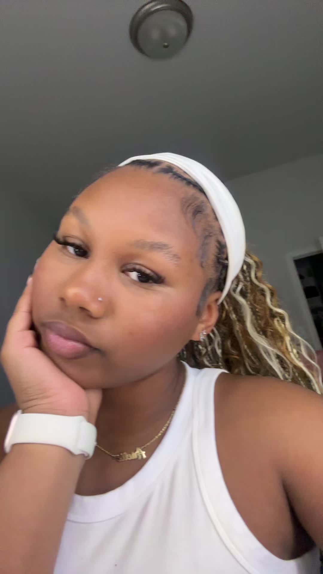 @arielleenicole