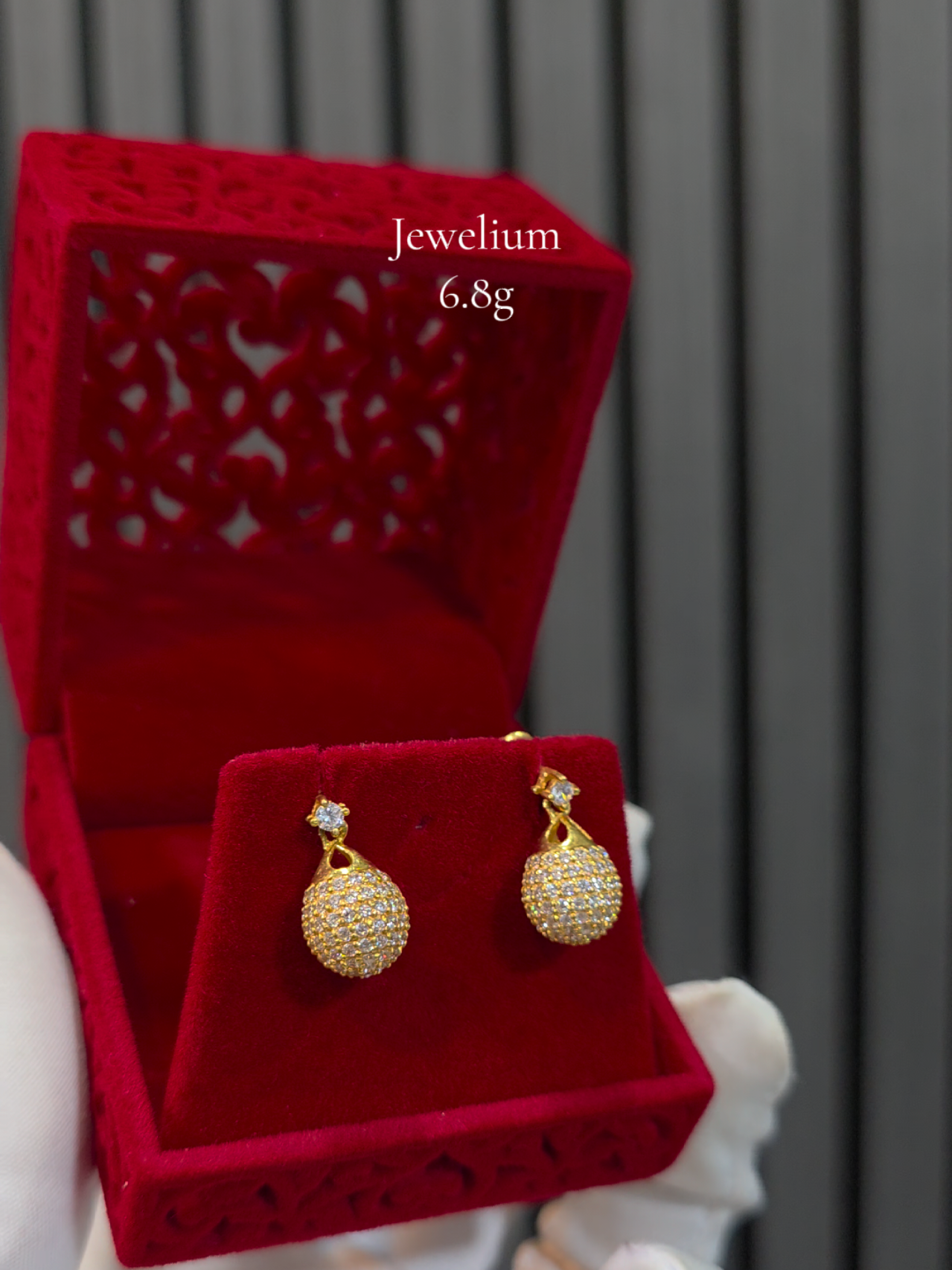 @Jewelium
