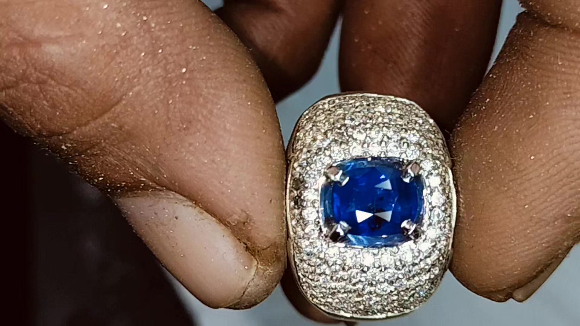 @uzzy gemstone