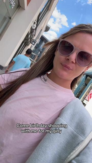 @justmekayleigh