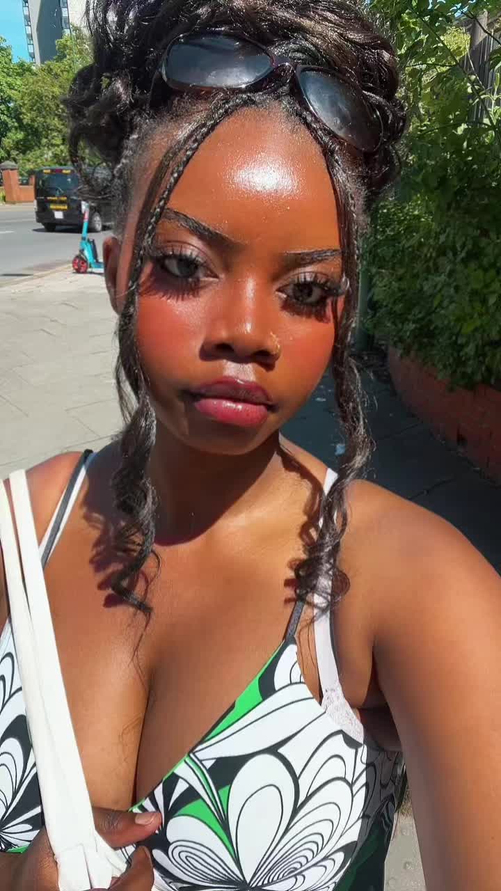 @🧝🏿♀️