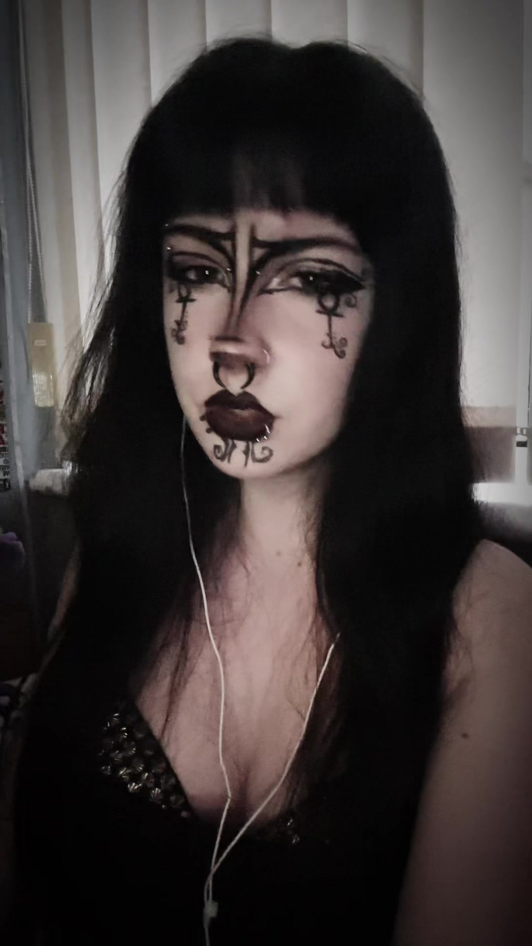 @Ellie🦇