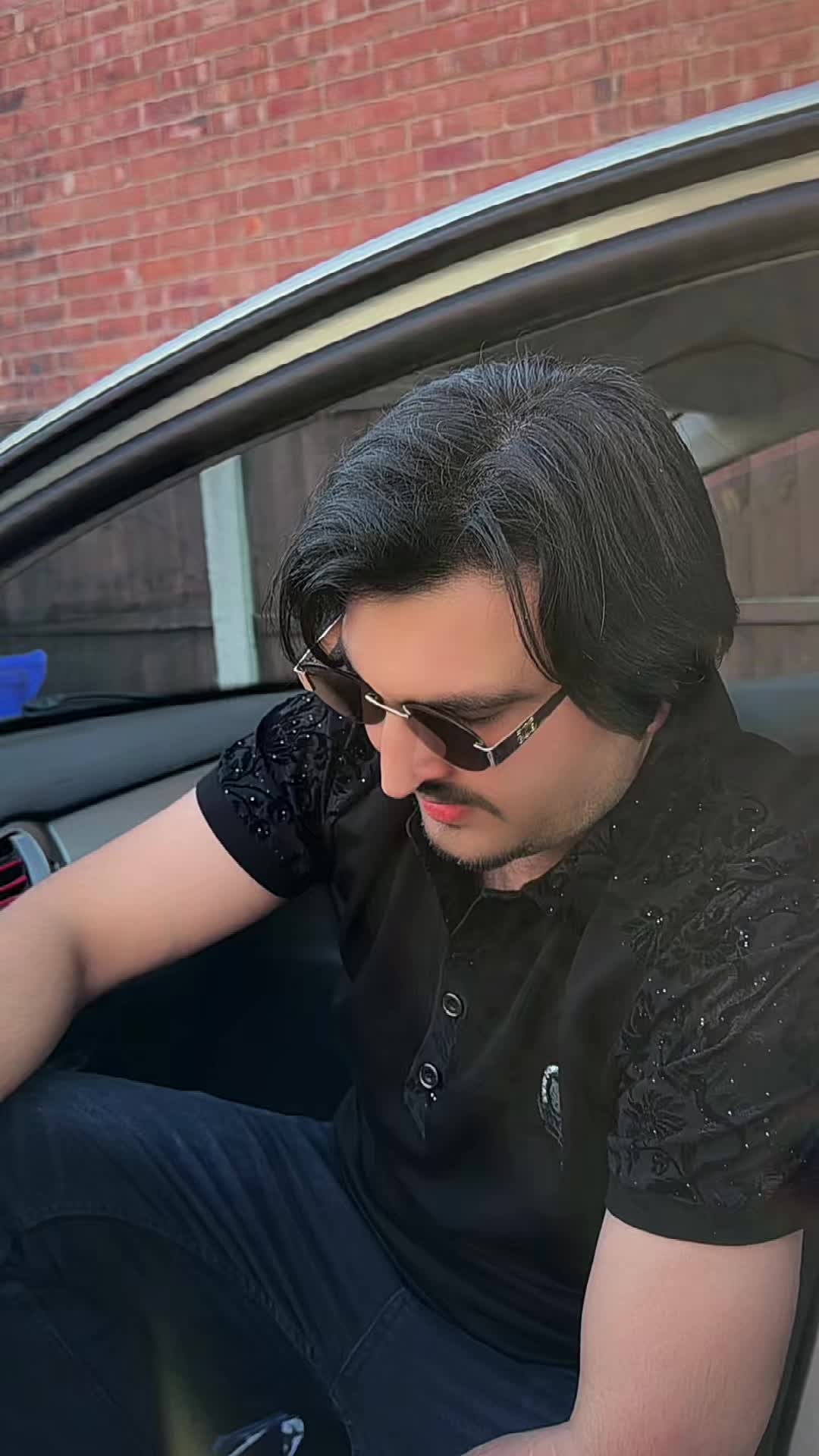 @Malik zeeshi🇵🇰 🇬🇧