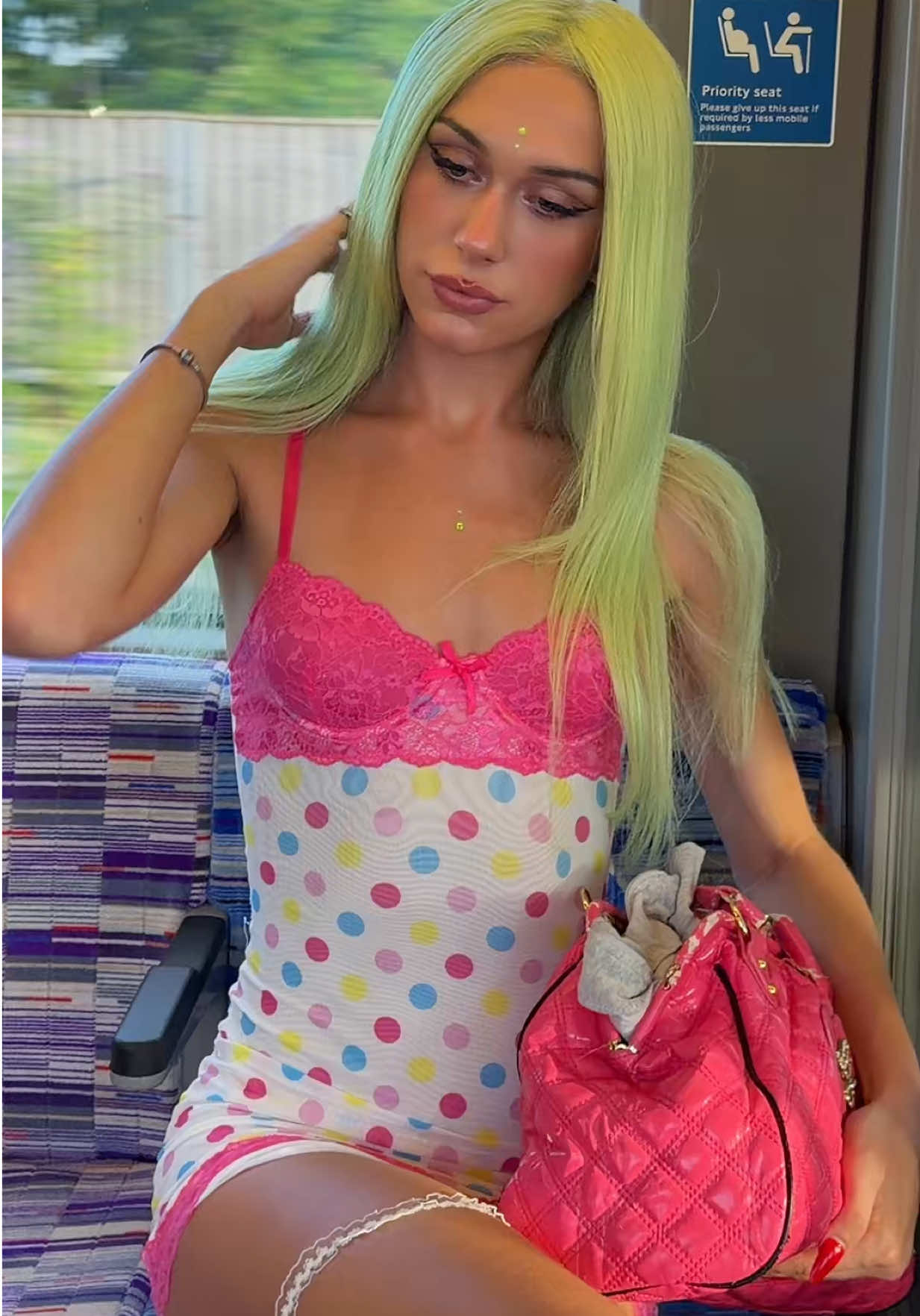 @harriibella