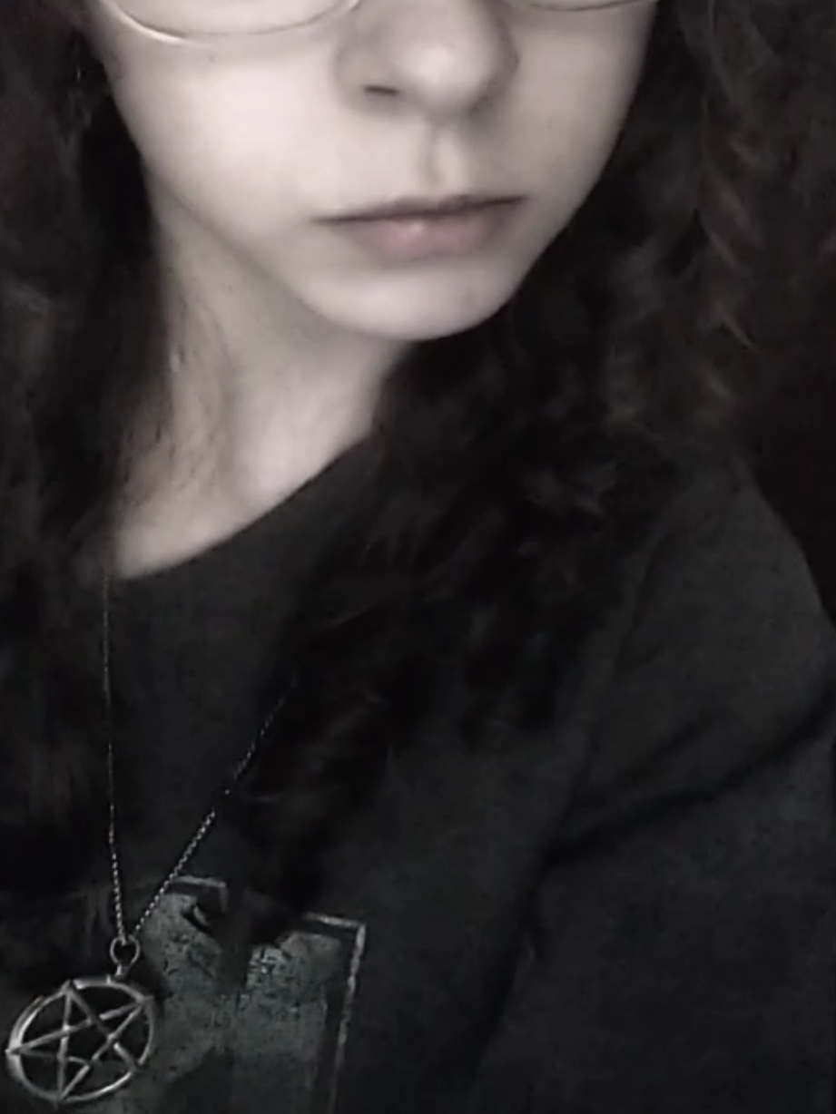 @•⸸•