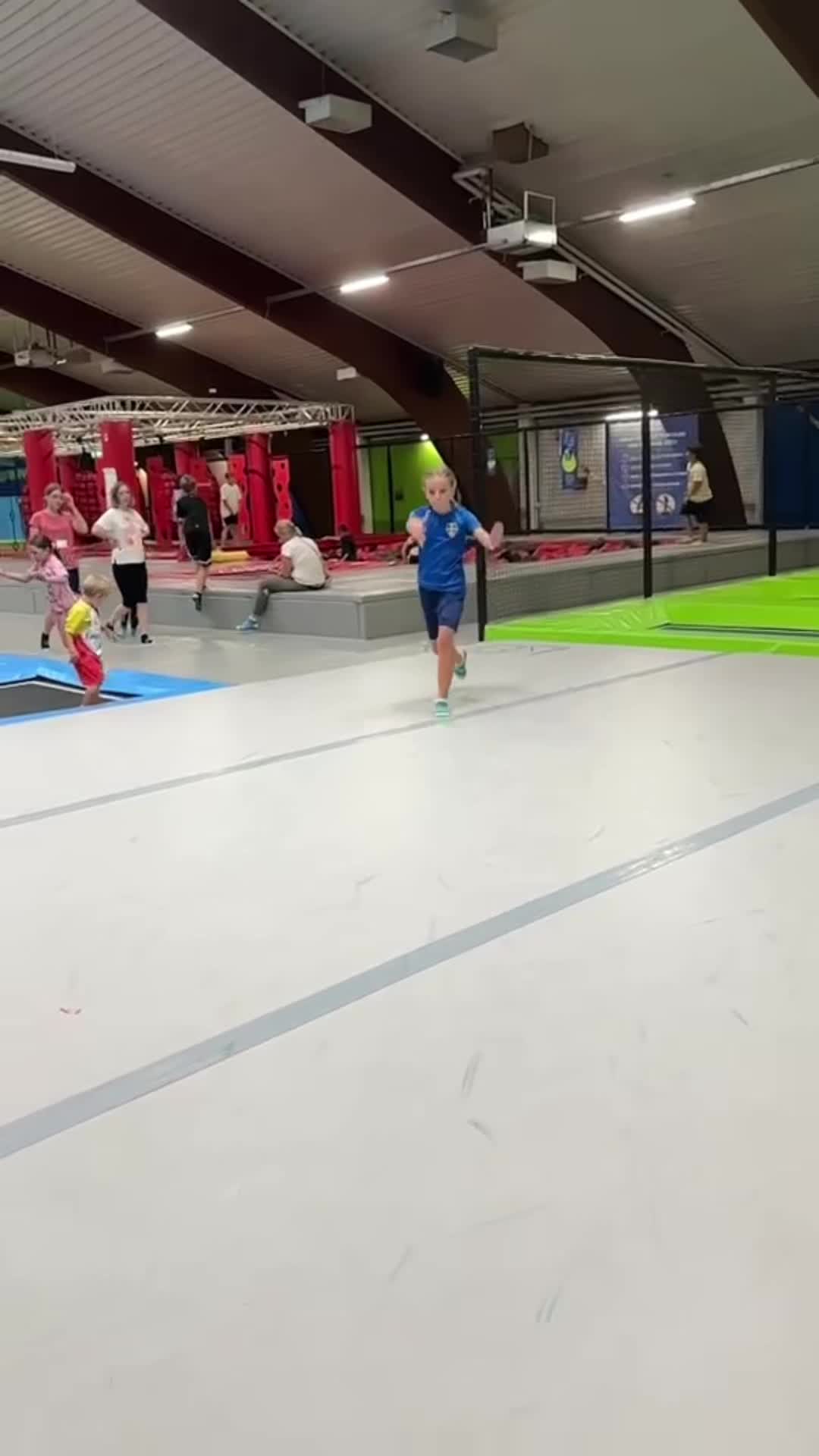 @emely.flips._