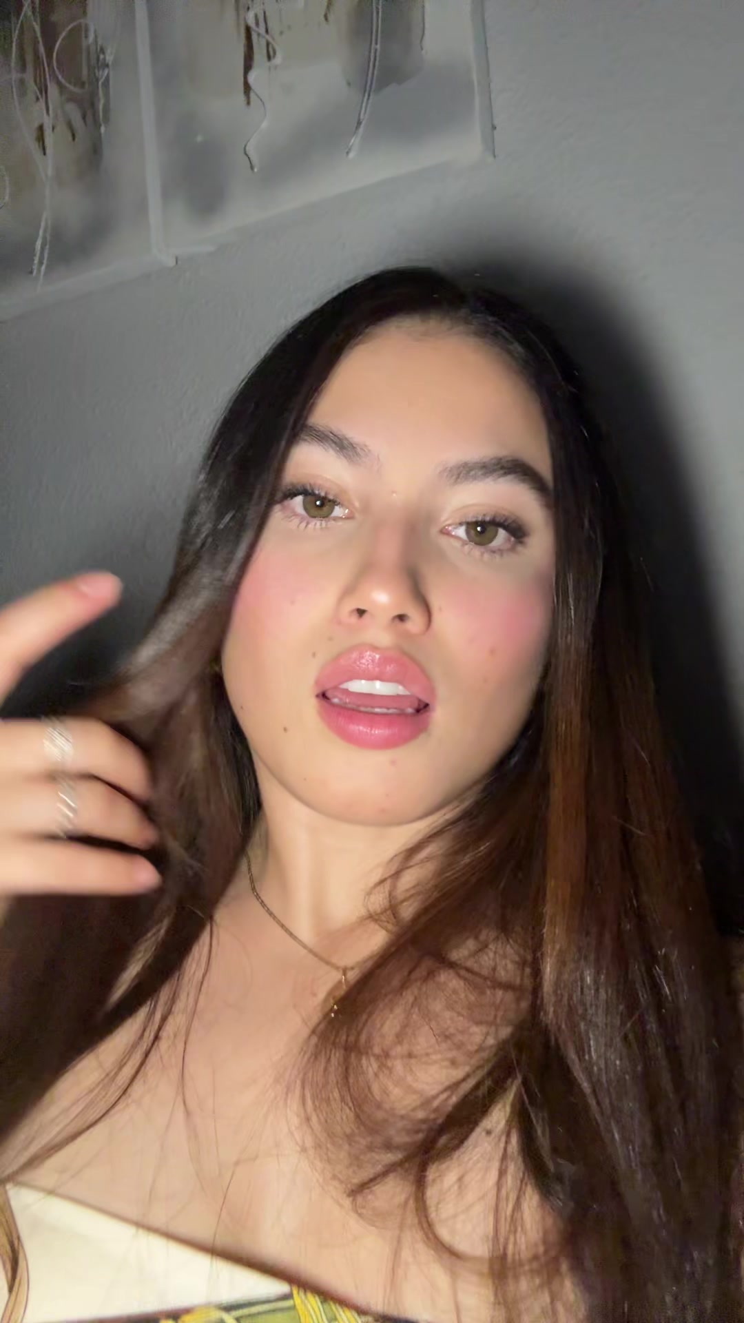 @VALENTINA🦦