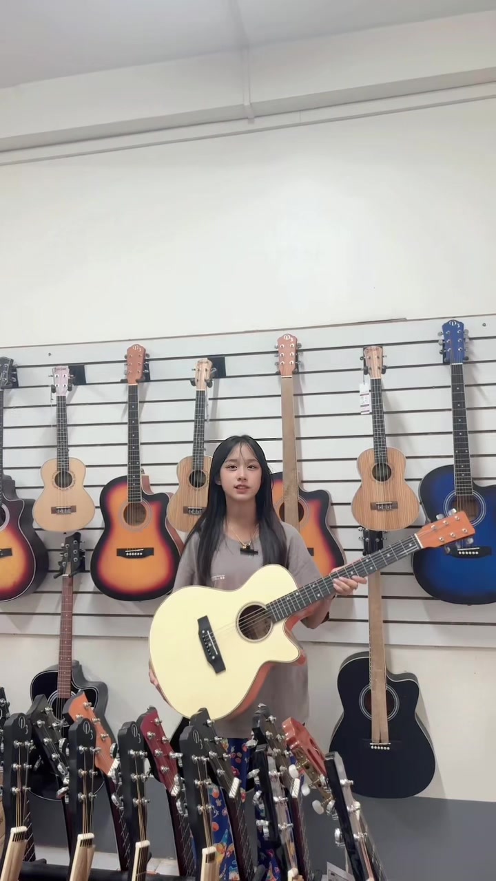 @DaungDaungDin_Guitar Shop