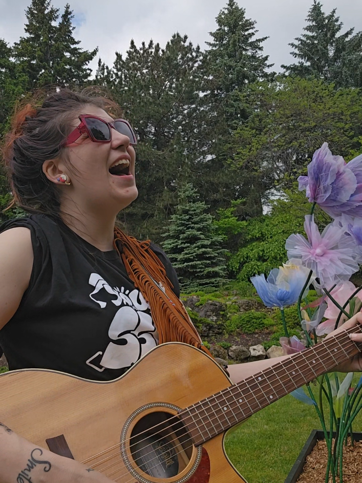 @Courtney Bowles 🇨🇦 Musician