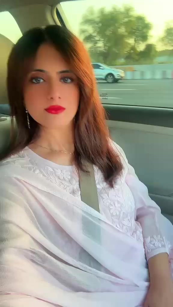 @Uzmi queen