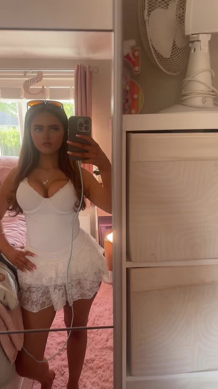 @sienna lee