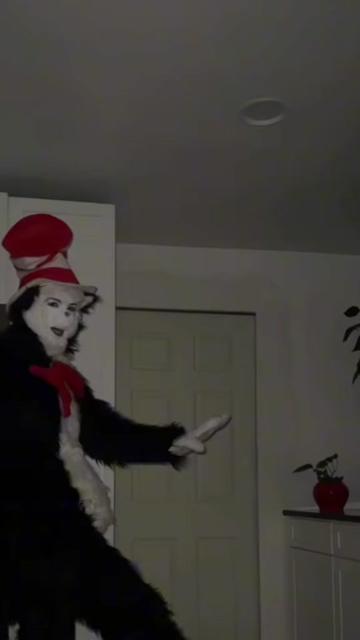 @THE REAL CAT IN THE HAT