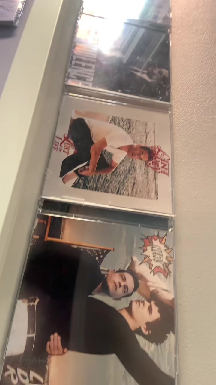 @sʎɥᴚ