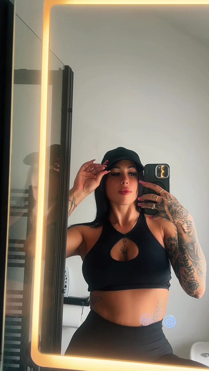 @🖤Valentina 🦂