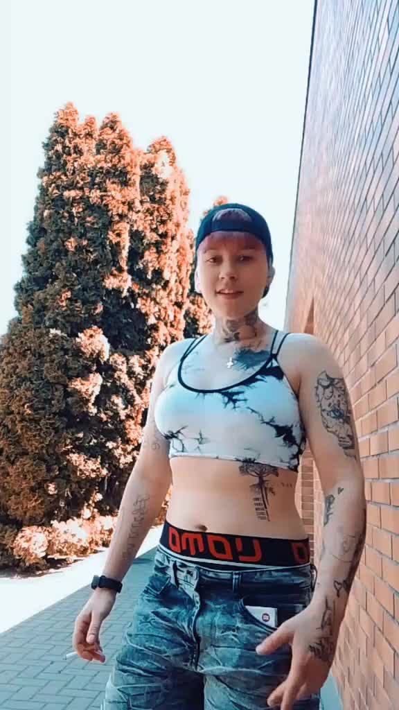 @Bettina Bar&aacute;t516