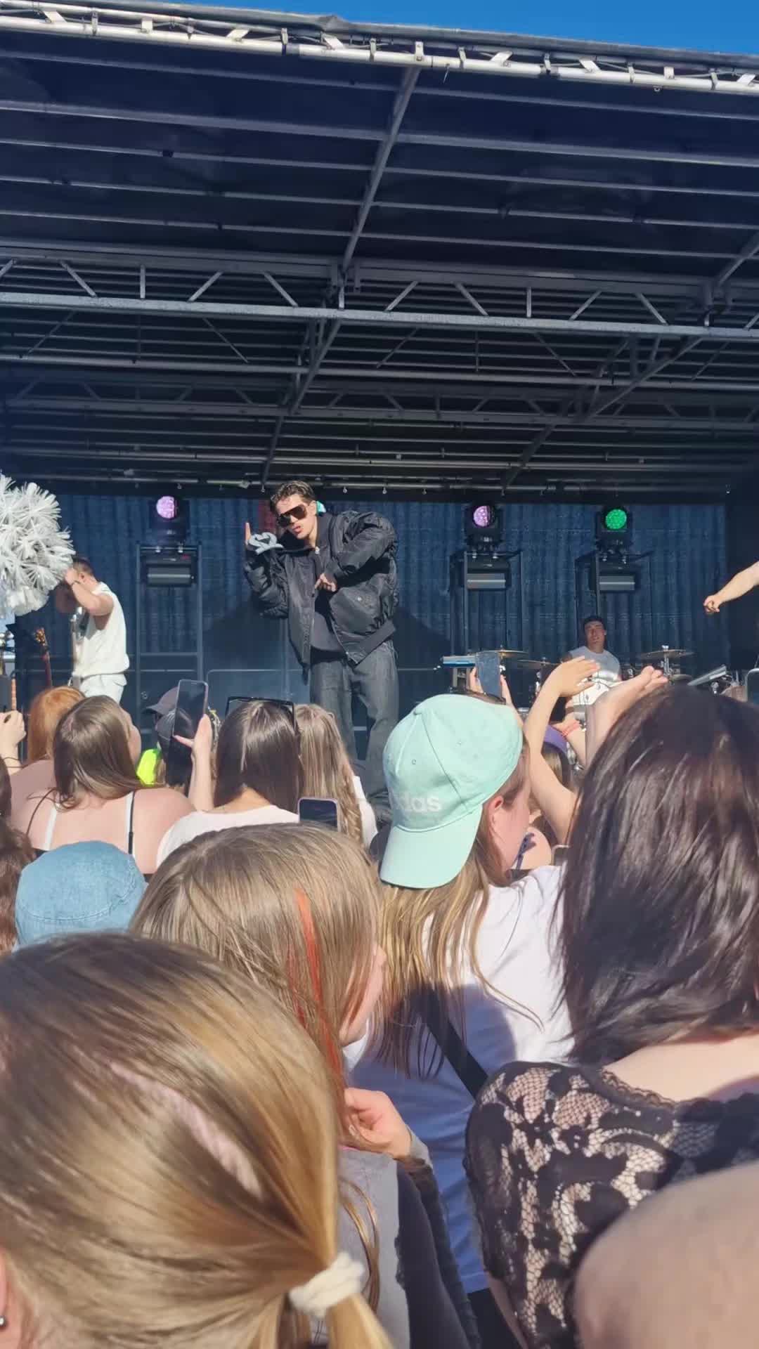 @MustaSydän