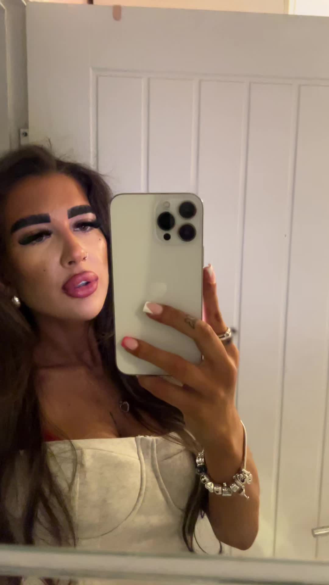 @Isabelleyoungxo