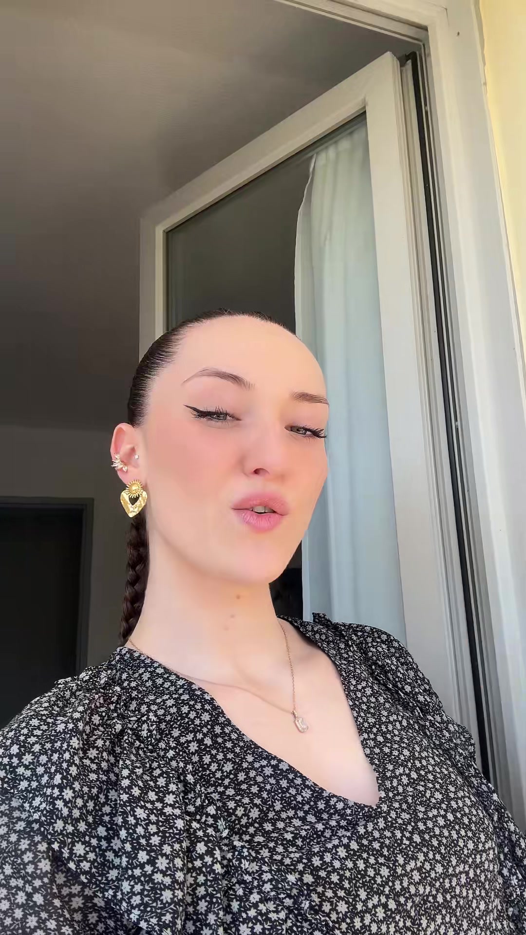 @~👩🏻~