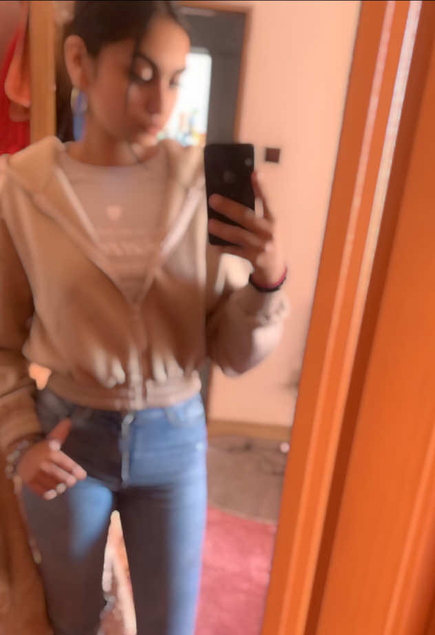 @🤍 𝐀𝐥𝐢._.𝐀𝐥𝐢 🤍